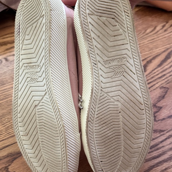 Cariuma Women's Blush Canvas Sneakers - Picture 4 of 4